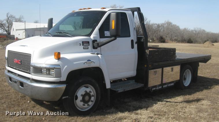 image for item L3943 2004 GMC C5500 flatbed truck
