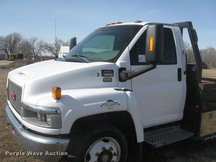 image for item L3943 2004 GMC C5500 flatbed truck