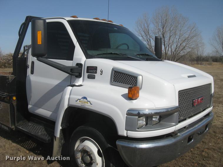 image for item L3943 2004 GMC C5500 flatbed truck