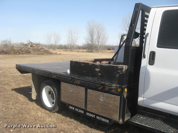 image for item L3943 2004 GMC C5500 flatbed truck