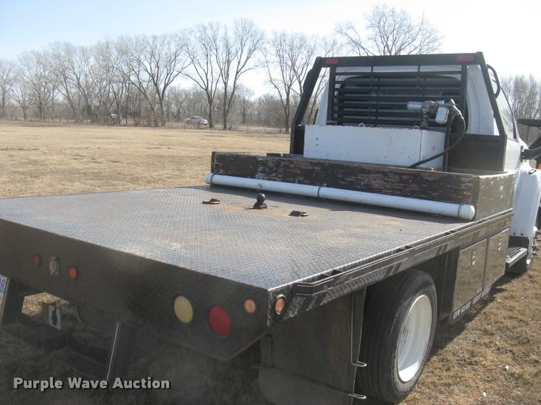 image for item L3943 2004 GMC C5500 flatbed truck