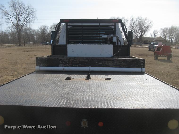 image for item L3943 2004 GMC C5500 flatbed truck