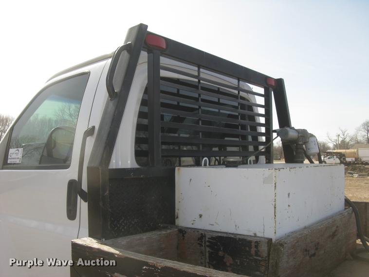 image for item L3943 2004 GMC C5500 flatbed truck