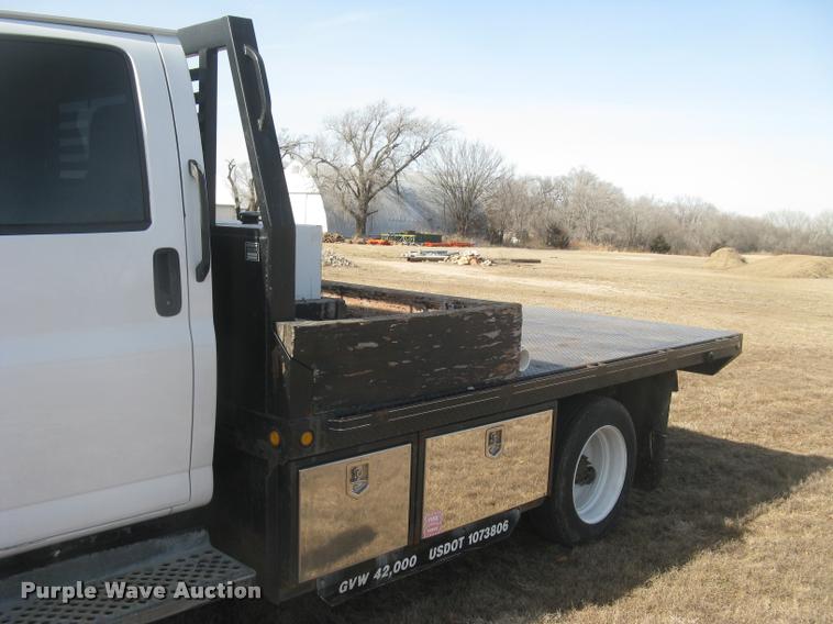 image for item L3943 2004 GMC C5500 flatbed truck