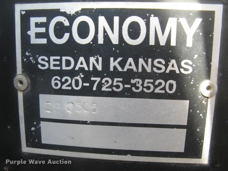 image for item L3943 2004 GMC C5500 flatbed truck