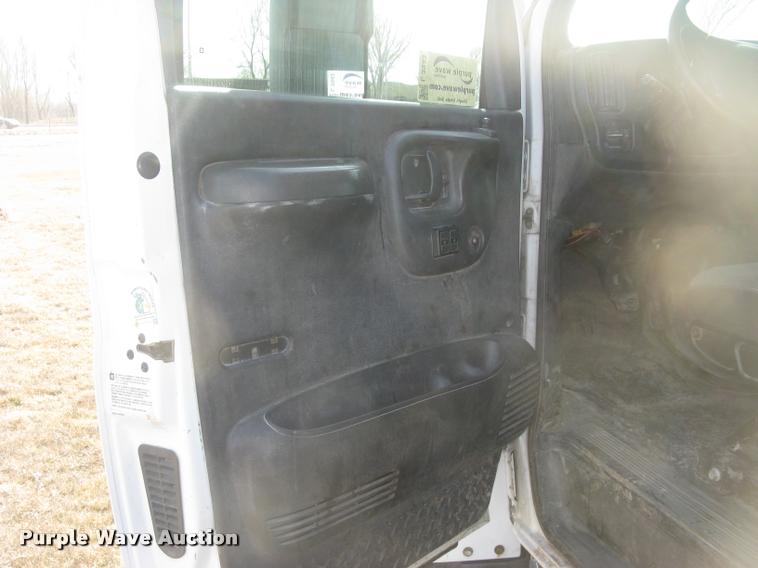 image for item L3943 2004 GMC C5500 flatbed truck