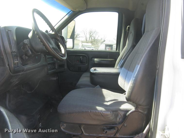 image for item L3943 2004 GMC C5500 flatbed truck