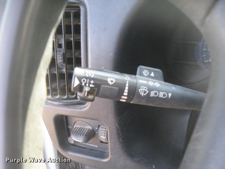 image for item L3943 2004 GMC C5500 flatbed truck