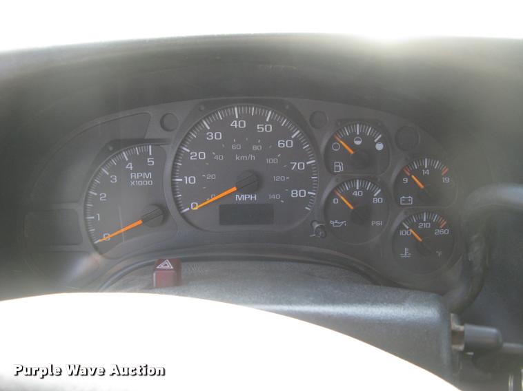 image for item L3943 2004 GMC C5500 flatbed truck