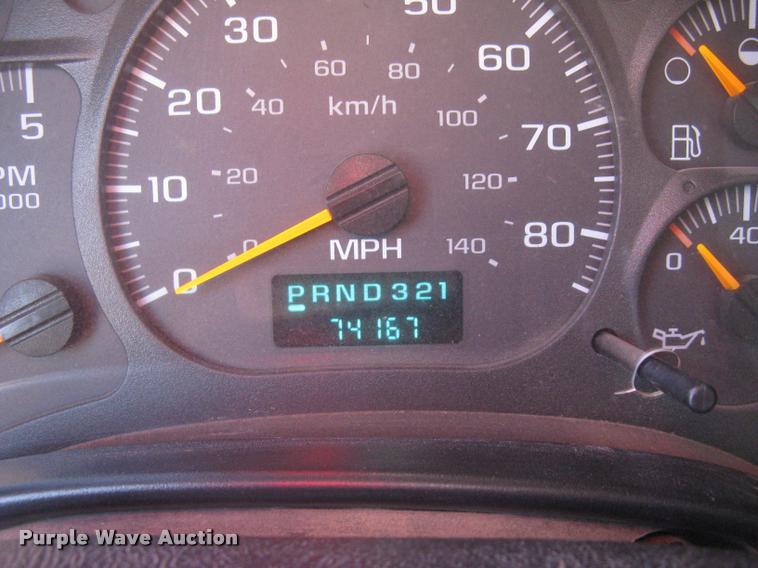 image for item L3943 2004 GMC C5500 flatbed truck