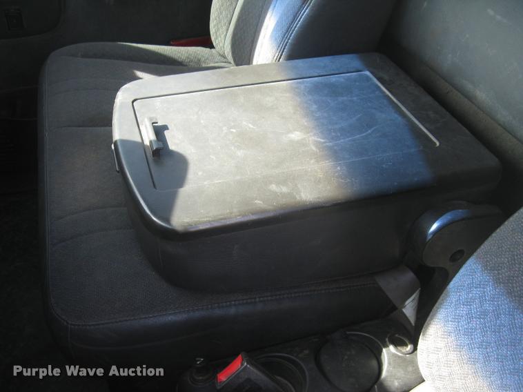 image for item L3943 2004 GMC C5500 flatbed truck