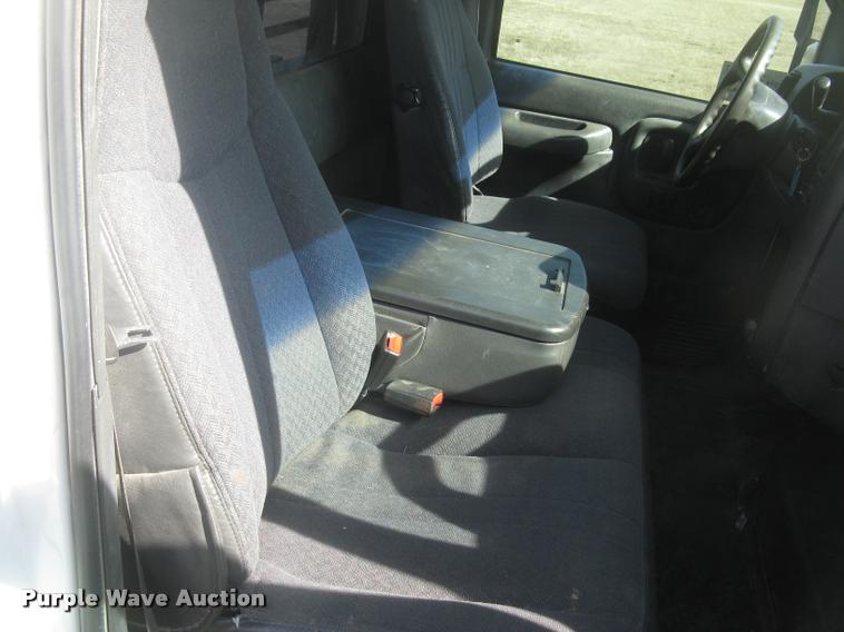 image for item L3943 2004 GMC C5500 flatbed truck