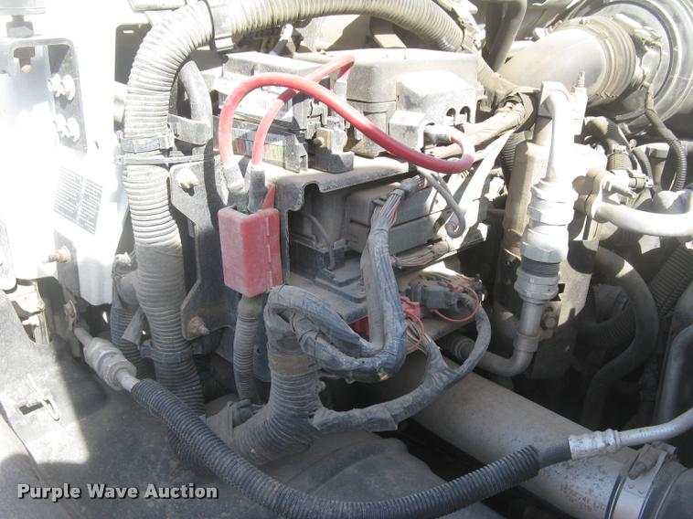 image for item L3943 2004 GMC C5500 flatbed truck