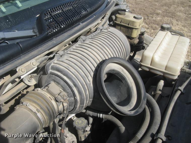 image for item L3943 2004 GMC C5500 flatbed truck