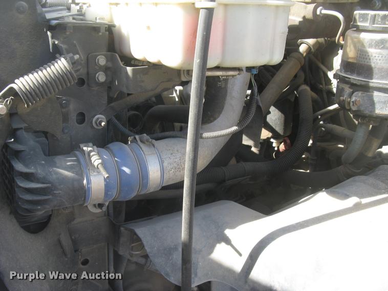 image for item L3943 2004 GMC C5500 flatbed truck