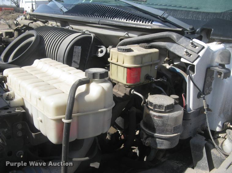 image for item L3943 2004 GMC C5500 flatbed truck