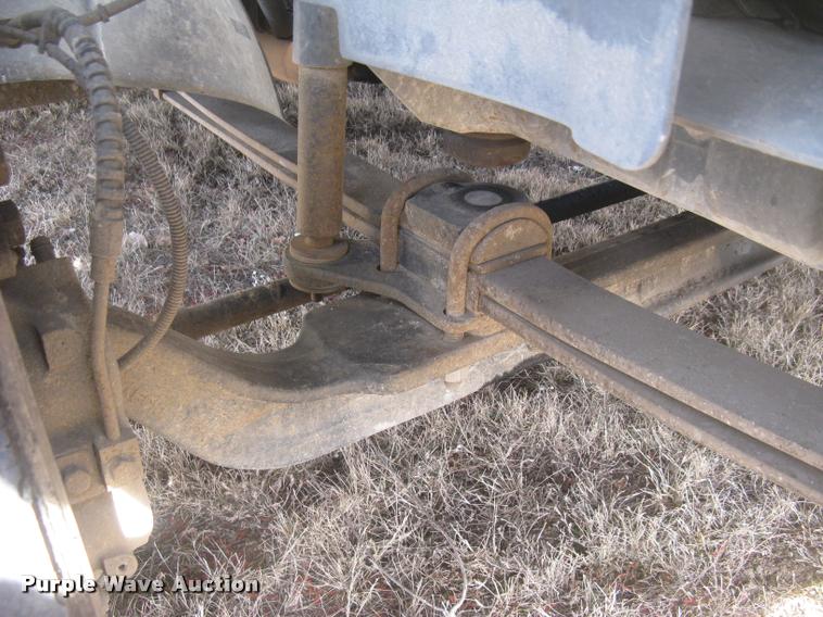 image for item L3943 2004 GMC C5500 flatbed truck