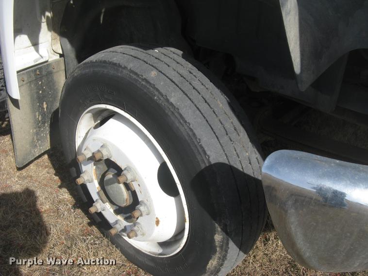 image for item L3943 2004 GMC C5500 flatbed truck