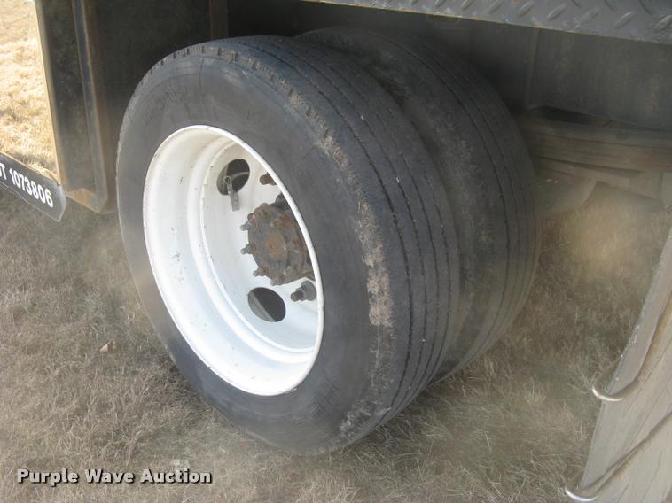 image for item L3943 2004 GMC C5500 flatbed truck