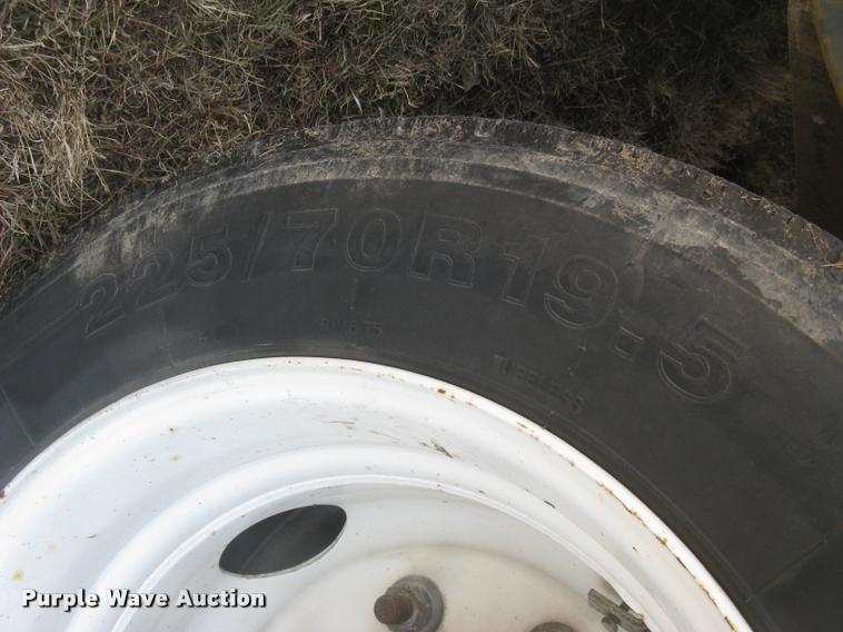 image for item L3943 2004 GMC C5500 flatbed truck