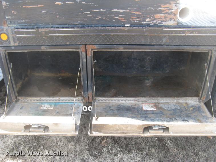 image for item L3943 2004 GMC C5500 flatbed truck