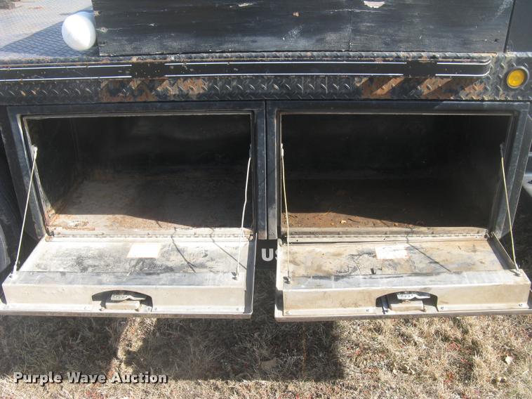 image for item L3943 2004 GMC C5500 flatbed truck