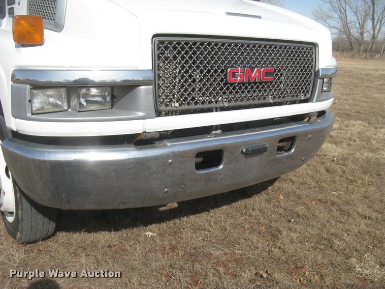 image for item L3943 2004 GMC C5500 flatbed truck