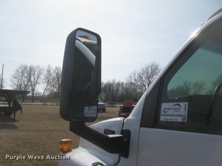 image for item L3943 2004 GMC C5500 flatbed truck