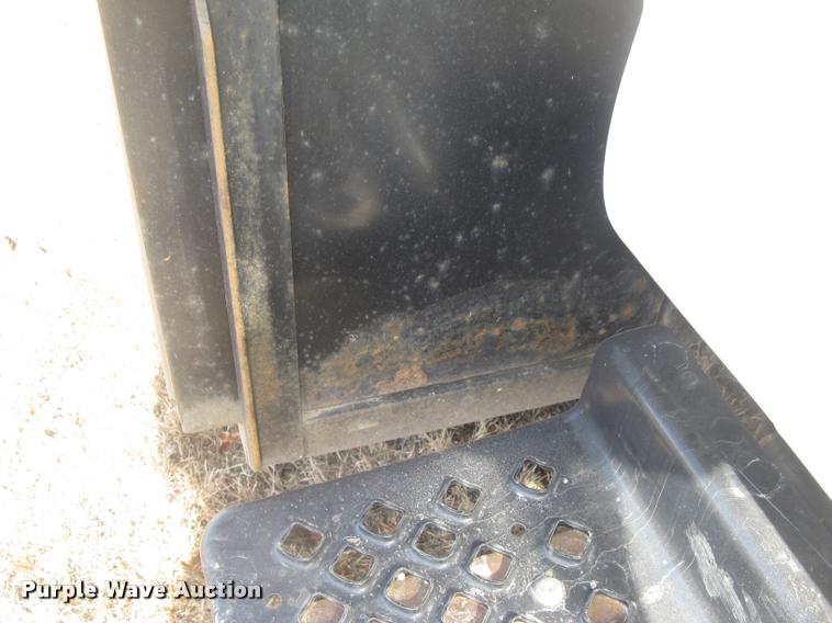 image for item L3943 2004 GMC C5500 flatbed truck