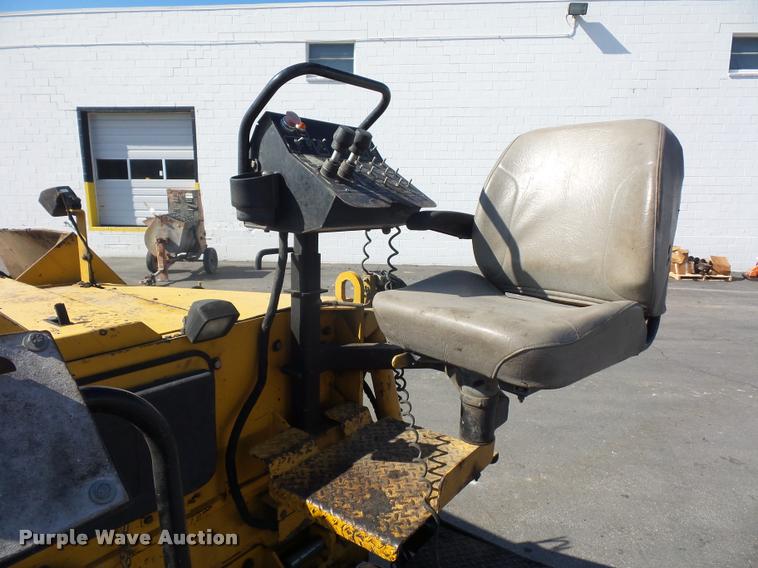 image for item L4600 2012 Weiler P-385 paver