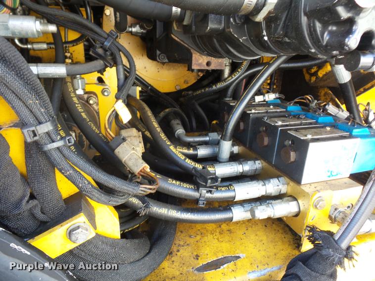 image for item L4600 2012 Weiler P-385 paver