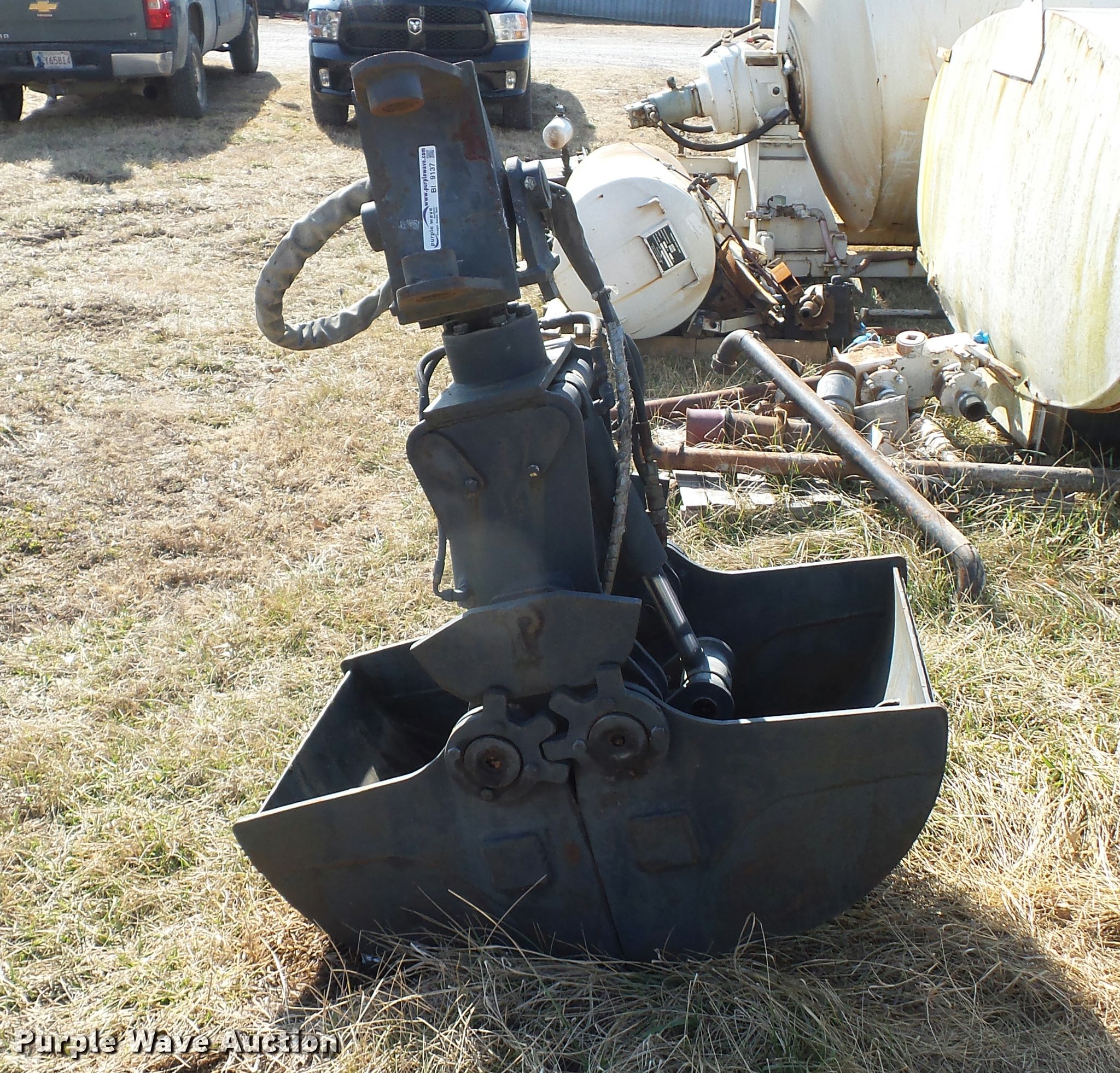 Pemberton clamshell bucket in Independence, KS Item BI9137 sold