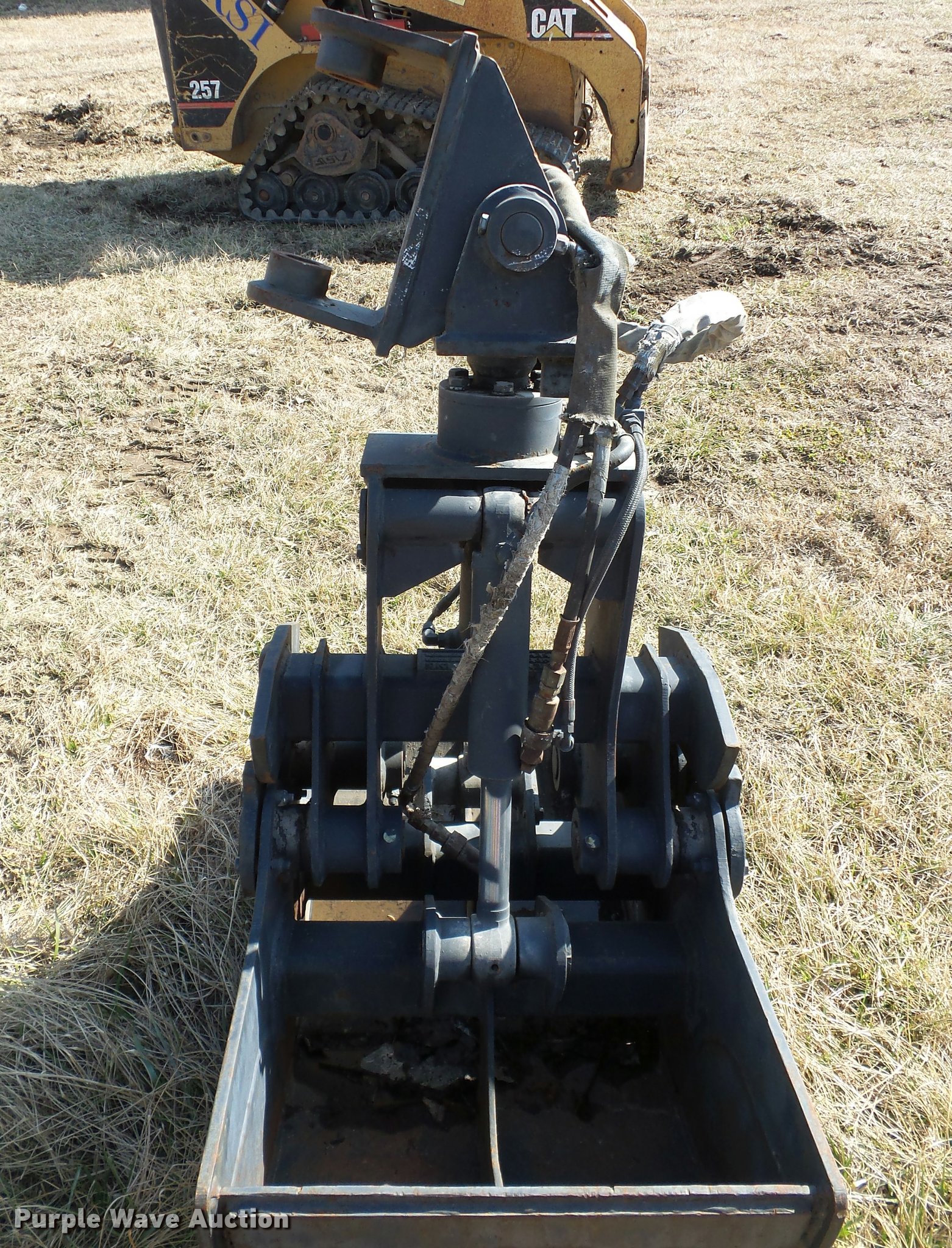 Pemberton clamshell bucket in Independence, KS Item BI9137 sold