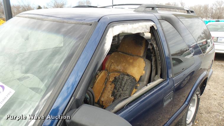 image for item DA0399 2000 Chevrolet Blazer SUV