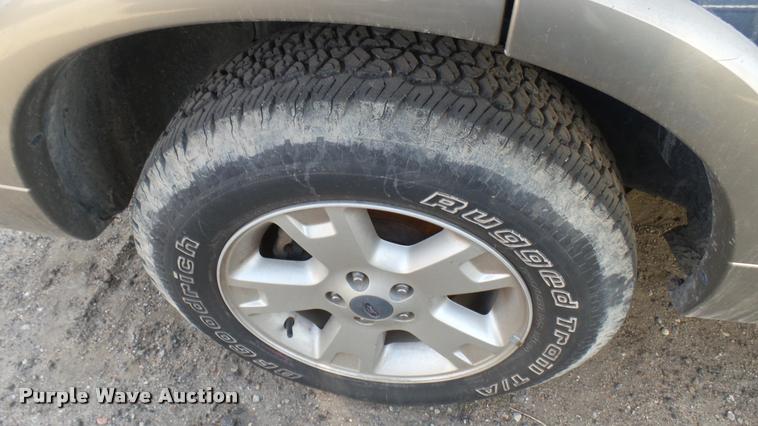 image for item DA0430 2003 Ford Explorer SUV