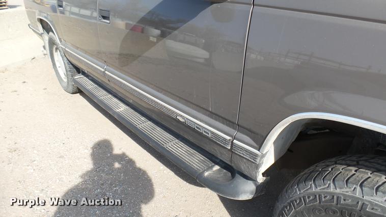 image for item DA0436 1997 Chevrolet Suburban K1500 SUV