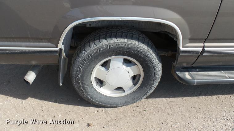 image for item DA0436 1997 Chevrolet Suburban K1500 SUV