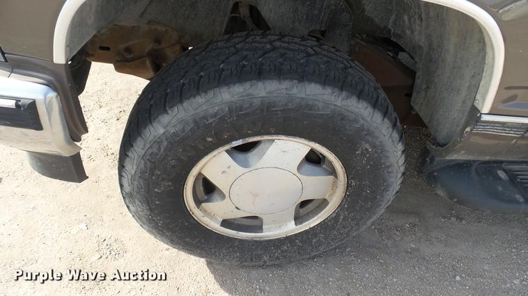 image for item DA0436 1997 Chevrolet Suburban K1500 SUV