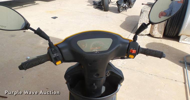 image for item DQ9962 2014 Bashan moped