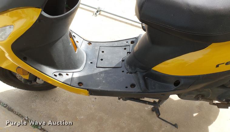 image for item DQ9962 2014 Bashan moped