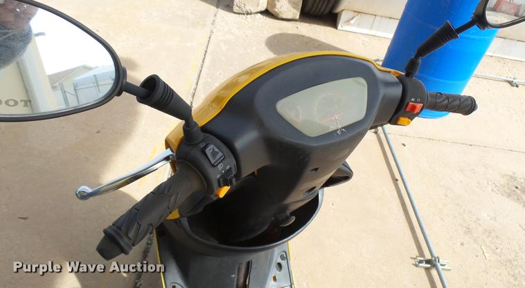 image for item DQ9962 2014 Bashan moped