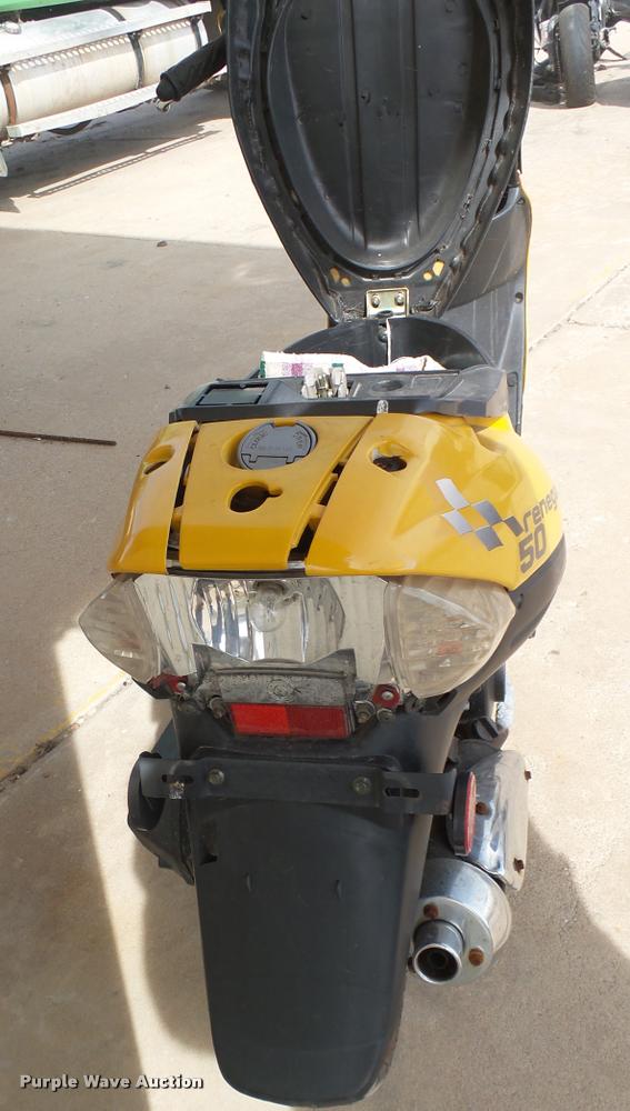 image for item DQ9962 2014 Bashan moped