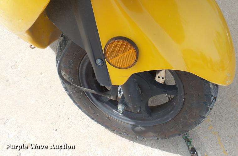 image for item DQ9962 2014 Bashan moped