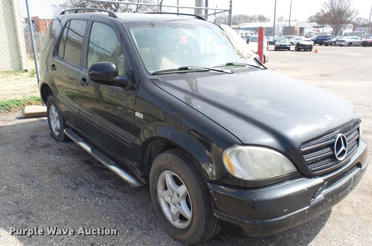 image for item DQ9964 2000 Mercedes Benz ML320 SUV