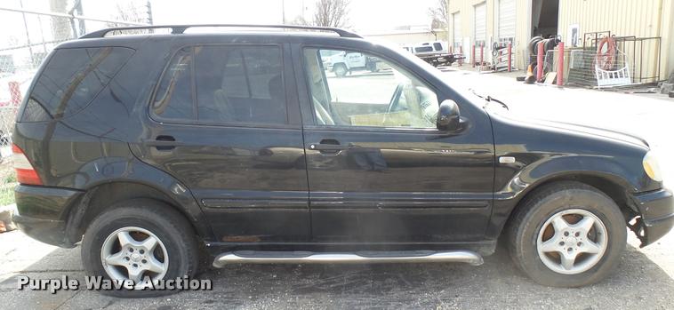 image for item DQ9964 2000 Mercedes Benz ML320 SUV