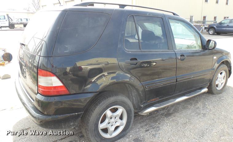 image for item DQ9964 2000 Mercedes Benz ML320 SUV