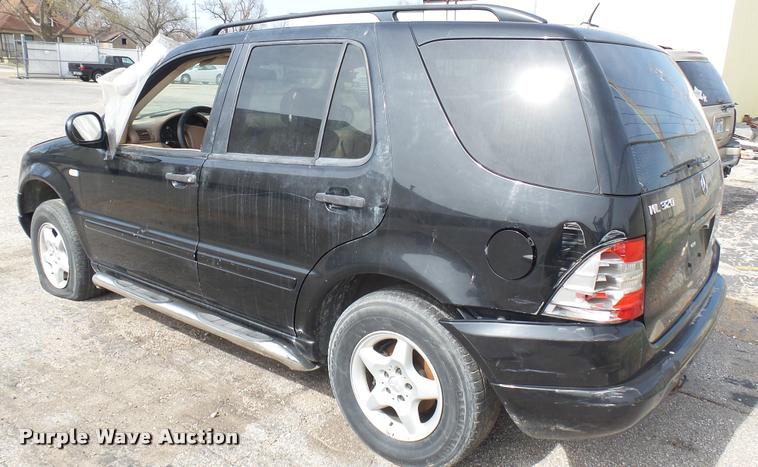 image for item DQ9964 2000 Mercedes Benz ML320 SUV