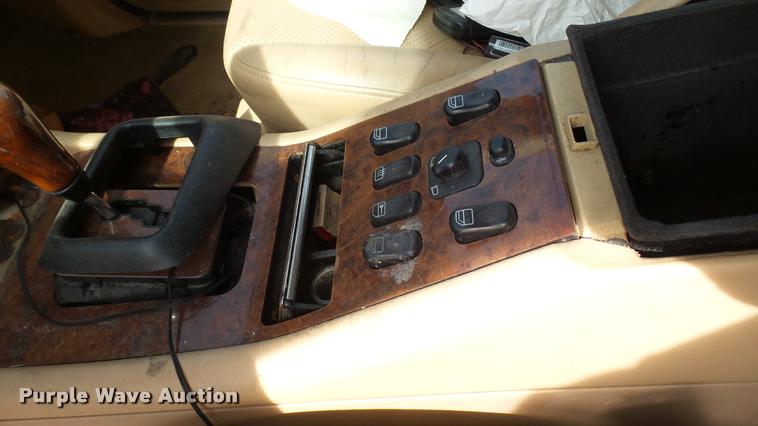 image for item DQ9964 2000 Mercedes Benz ML320 SUV