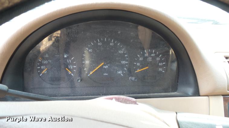 image for item DQ9964 2000 Mercedes Benz ML320 SUV