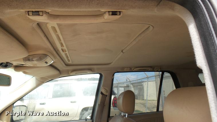 image for item DQ9964 2000 Mercedes Benz ML320 SUV